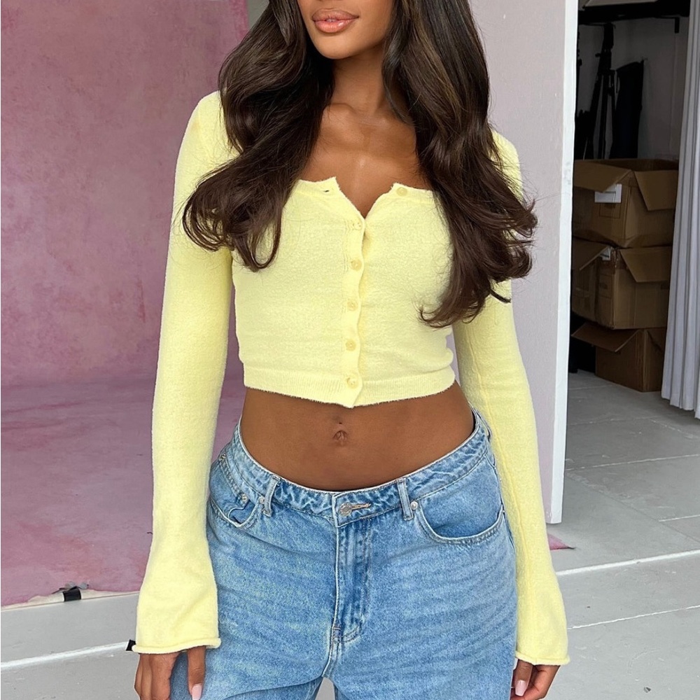 ❌SOLD❌ White Fox Boutique Going On Replay Fitted Cardigan - Picture 1 of 7